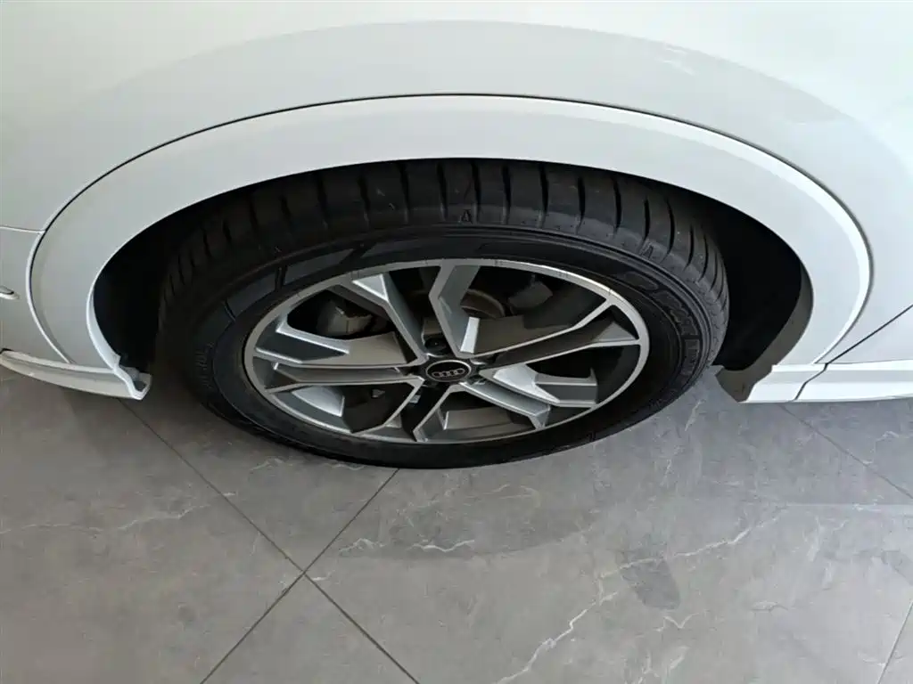 Audi Q3 2023 40 TFSI Fashionable and Dynamic купить на сайте DeffCars