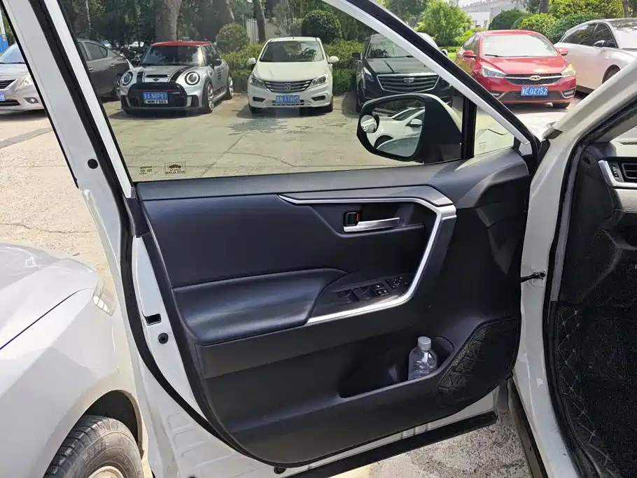 RAV4 Rongfang 2020 2.0L CVT two-wheel drive fashion version купить на сайте DeffCars
