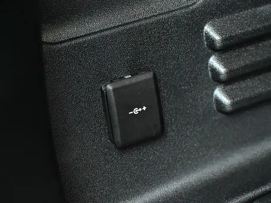 Land Rover Defender 2024 110 3.0T P400 X-DYNAMIC HSE купить на сайте DeffCars