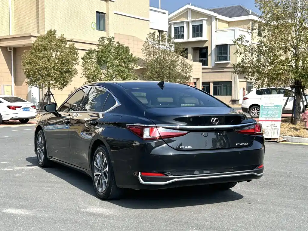 Lexus ES 2022 200 Excellence Edition купить на сайте DeffCars