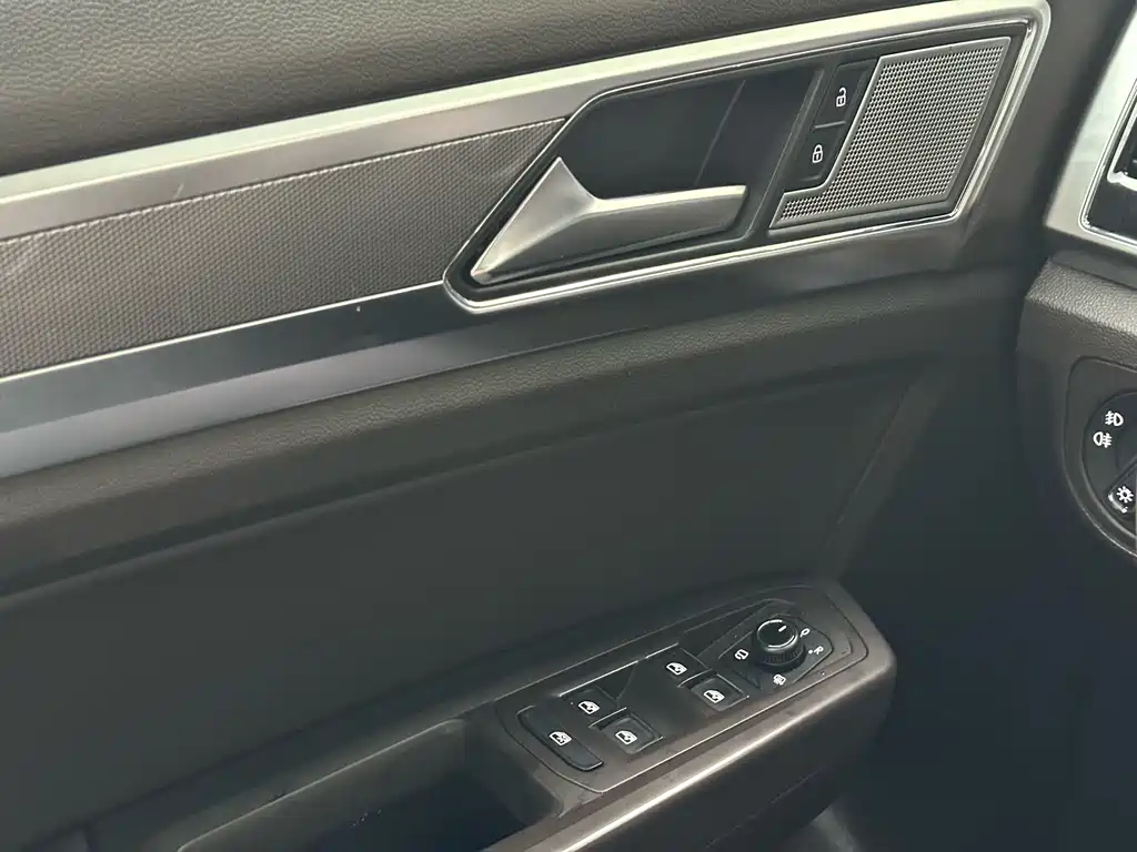 Touron 2019 380TSI four-wheel drive luxury version National VI купить на сайте DeffCars