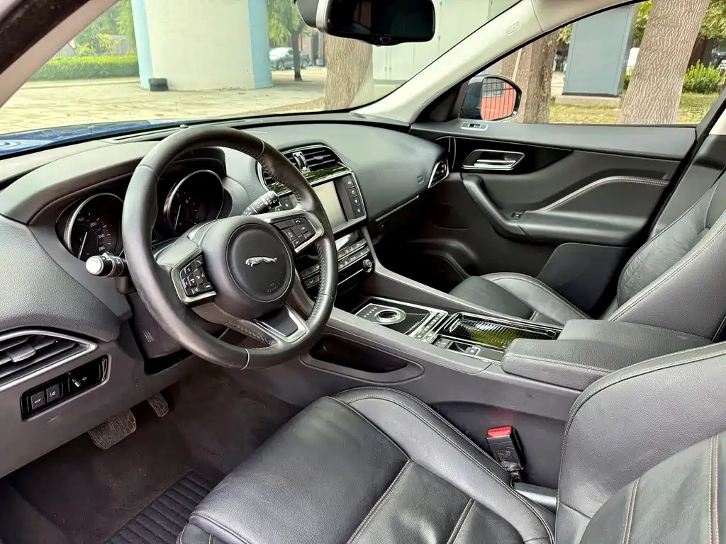 Jaguar F-PACE 2018 2.0T four-wheel drive urban exclusive edition купить на сайте DeffCars