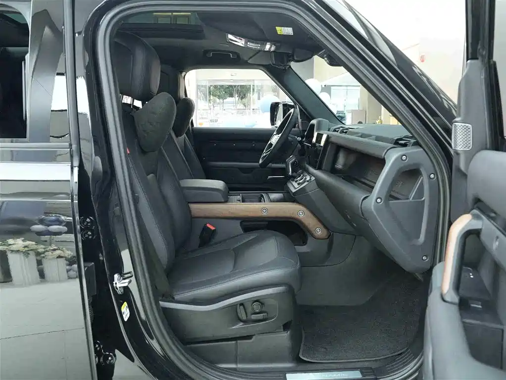 Land Rover Defender 2024 110 3.0T P400 X-DYNAMIC HSE купить на сайте DeffCars