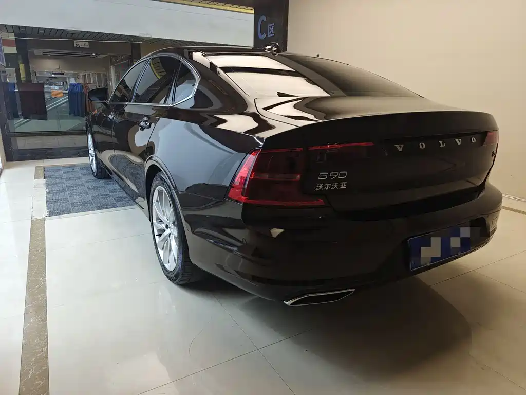 Volvo S90 2018 T5 Zhiyuan Edition купить на сайте DeffCars