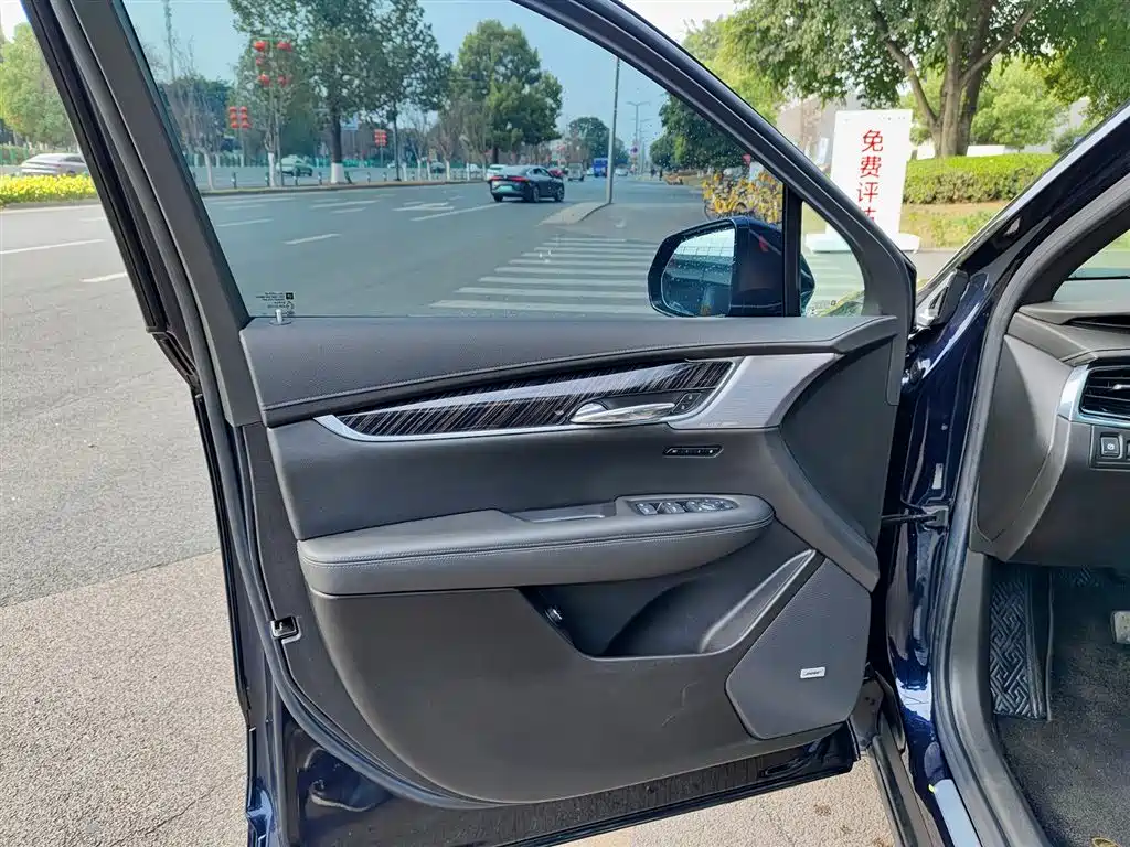Cadillac XT6 2022 2.0T six-seat four-wheel drive luxury model купить на сайте DeffCars