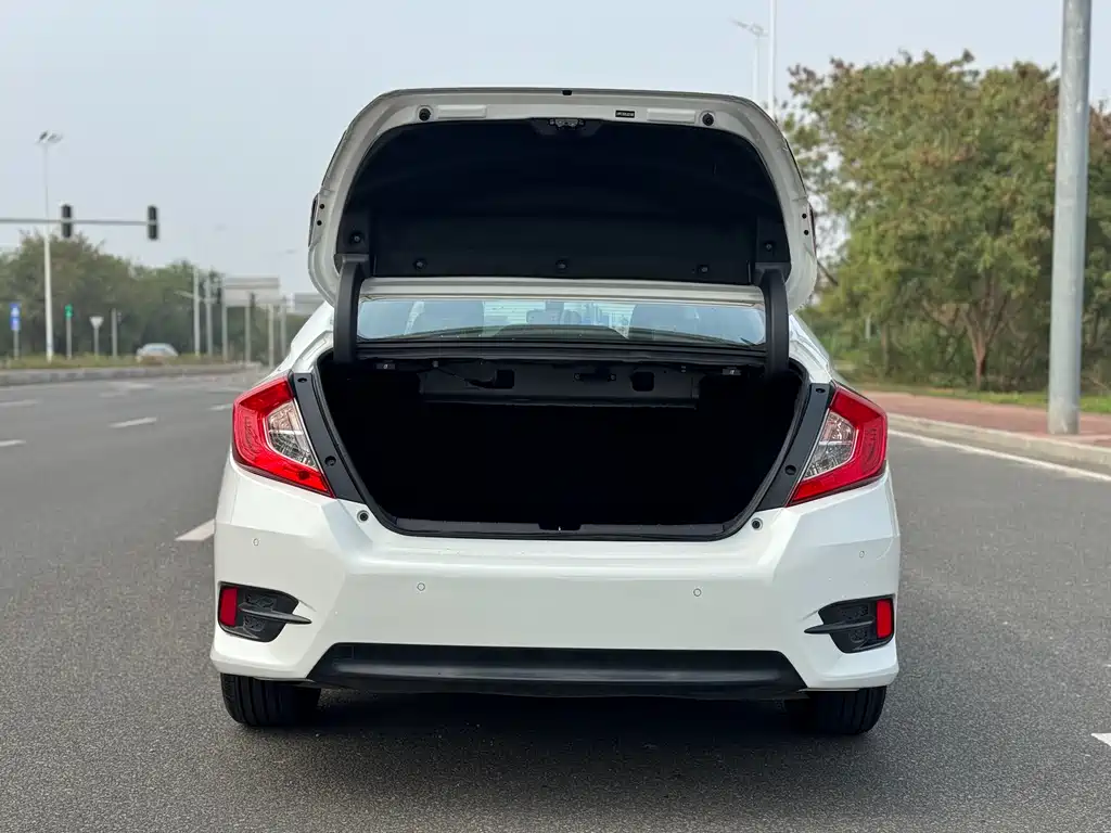 Civic 2019 220TURBO CVT Dynamic Edition National V купить на сайте DeffCars