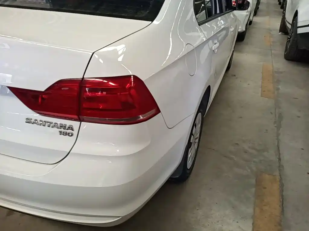 Santana 2016 1.6L Manual Fashion Edition купить на сайте DeffCars