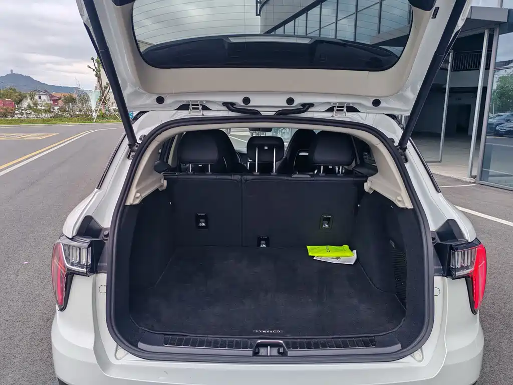 Lynk & Co 01 2019 2.0T two-wheel drive Pro version National VI купить на сайте DeffCars