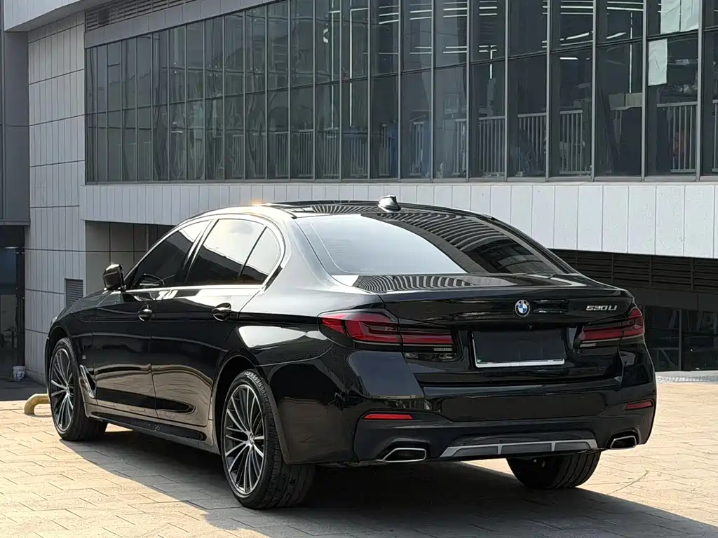 BMW 5 Series 2022 530Li Leading M Sports Package купить на сайте DeffCars
