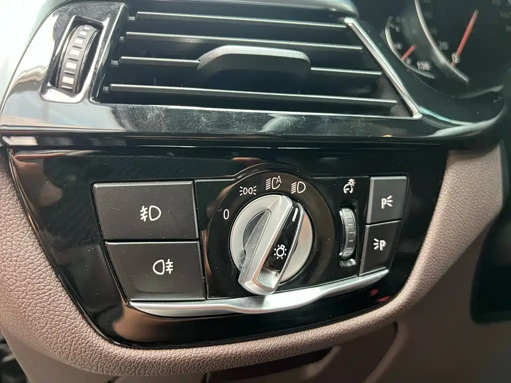 BMW 5 Series 2018 facelift 530Li leading model luxury package купить на сайте DeffCars