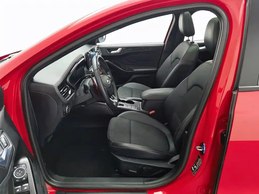 Focus 2021 Hatchback EcoBoost 180 Automatic ST Line купить на сайте DeffCars