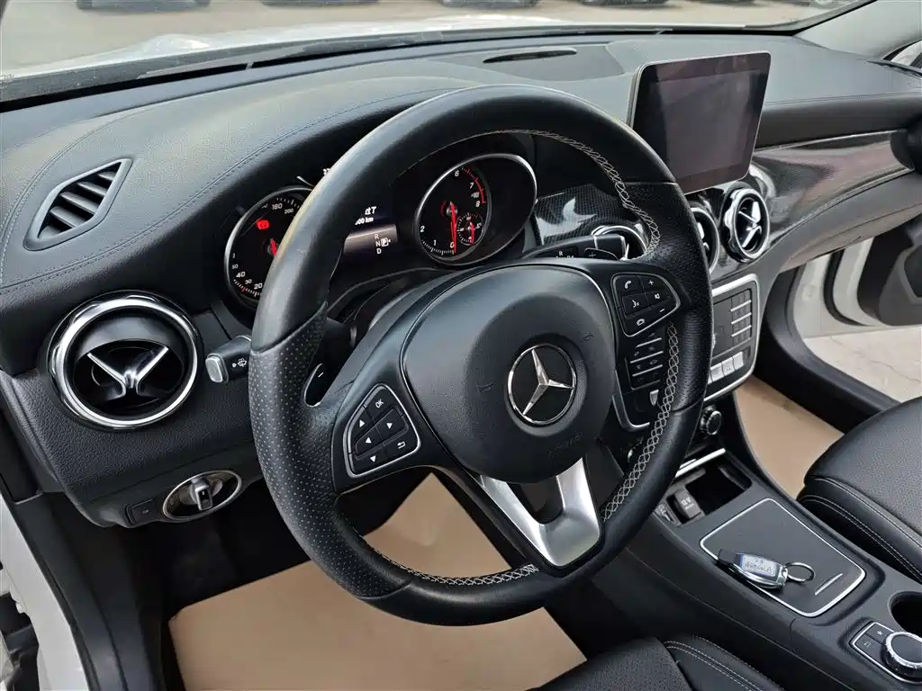 Mercedes-Benz GLA 2018 GLA 200 Fashion Model купить на сайте DeffCars