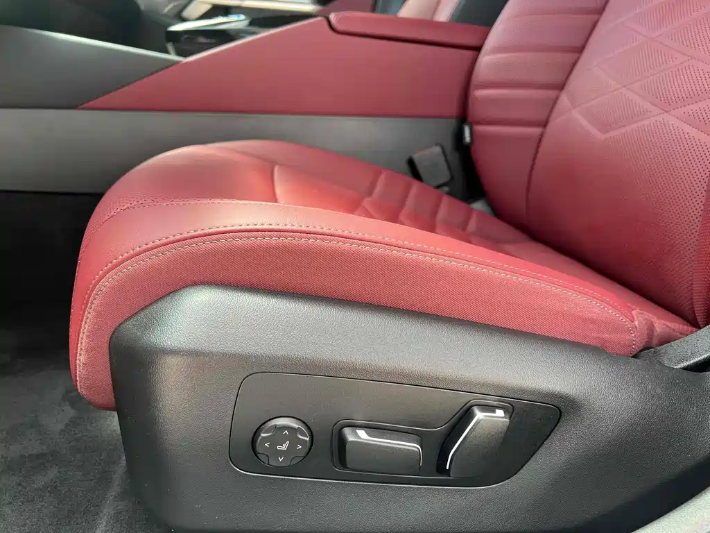 BMW 5 Series 2025 530Li Leading M Sports Package купить на сайте DeffCars