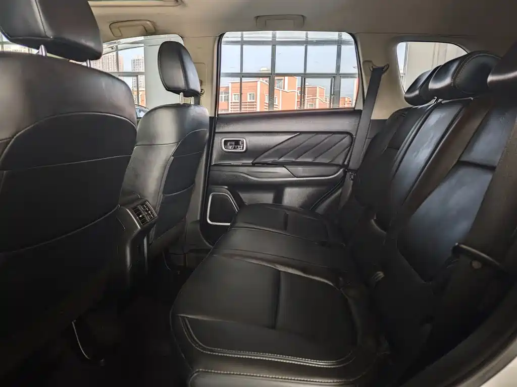 Outlander 2019 2.0L 2WD Enjoy Edition, 5 seats, National VI купить на сайте DeffCars