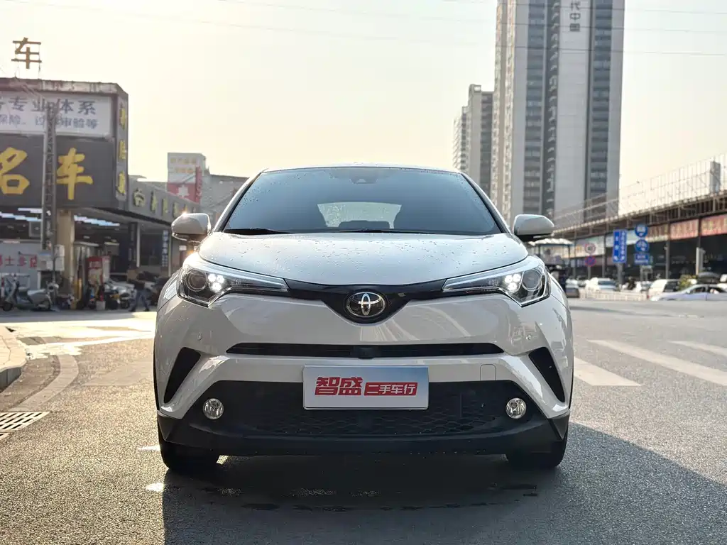 Toyota C-HR 2020 2.0L Leading Edition купить на сайте DeffCars
