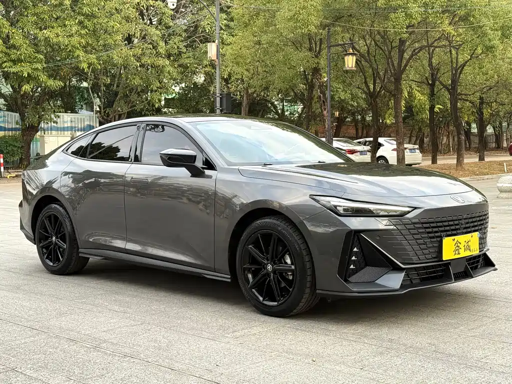 Changan UNI-V 2023 1.5T premium model купить на сайте DeffCars
