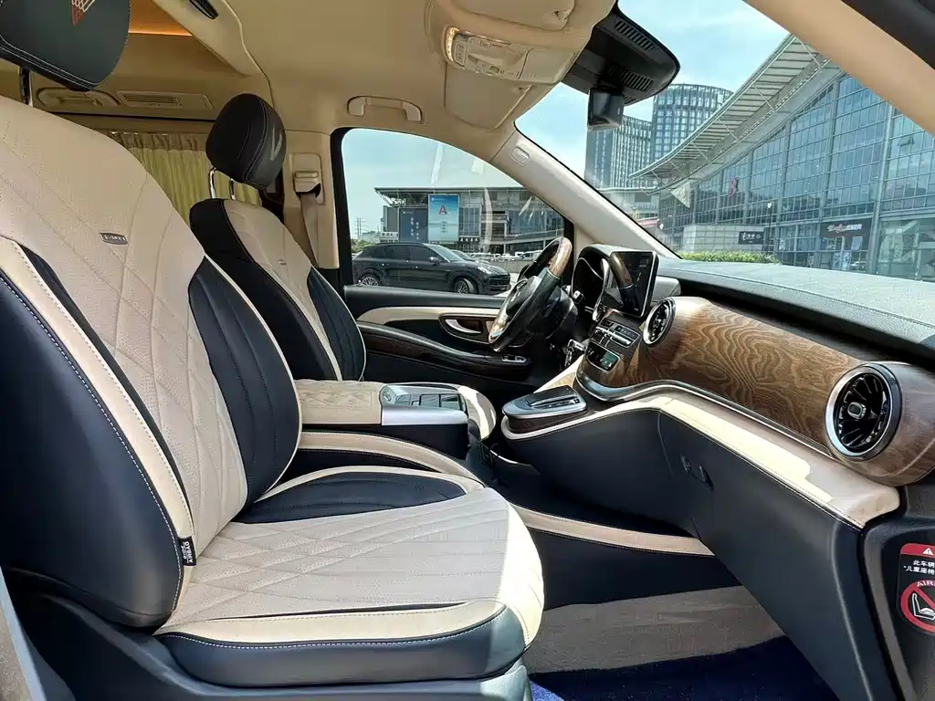 Mercedes-Benz V-Class 2021 V 260 L Long Wheelbase Premium Edition купить на сайте DeffCars
