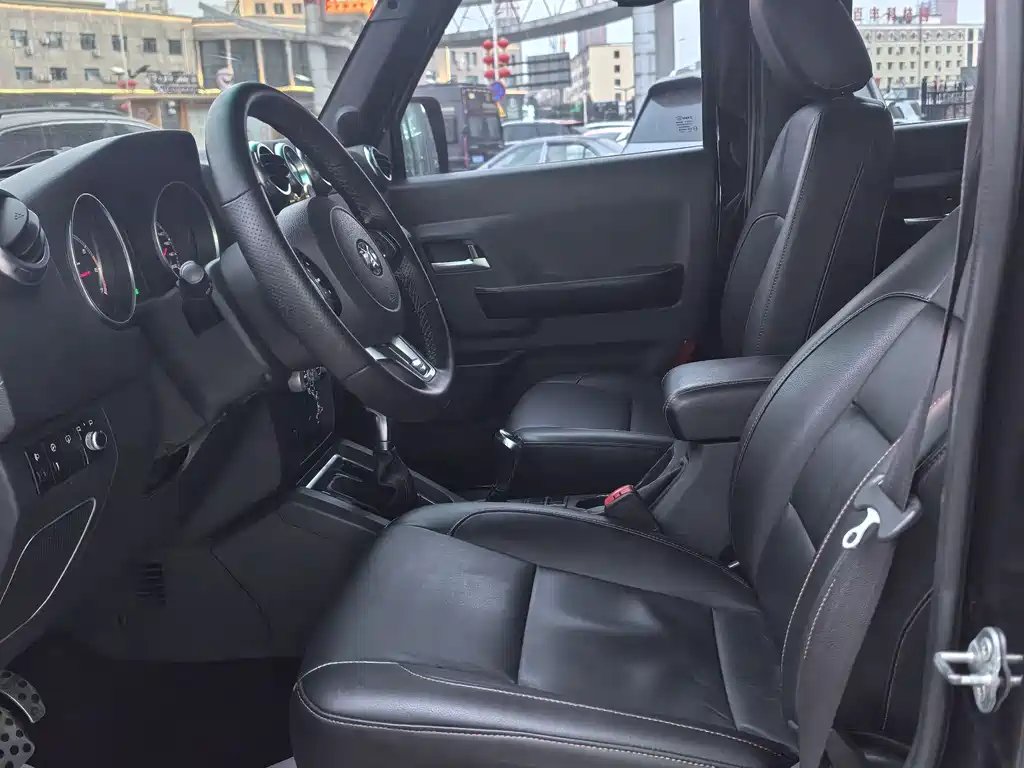 Beijing off-road BJ40 2016 40L 2.3T automatic four-wheel drive exclusive version купить на сайте DeffCars