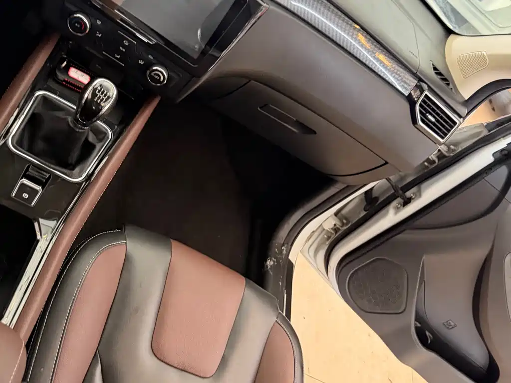 Fengguang 580 2017 1.5T manual luxury model купить на сайте DeffCars