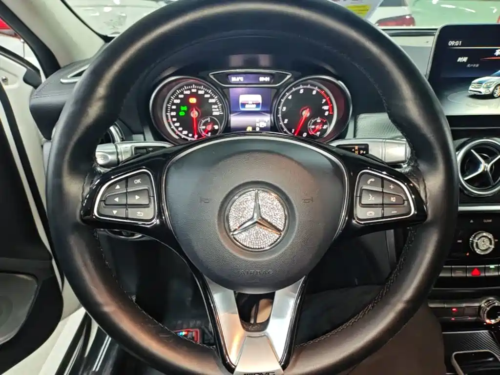 Mercedes-Benz GLA 2017 GLA 200 Fashion Model купить на сайте DeffCars