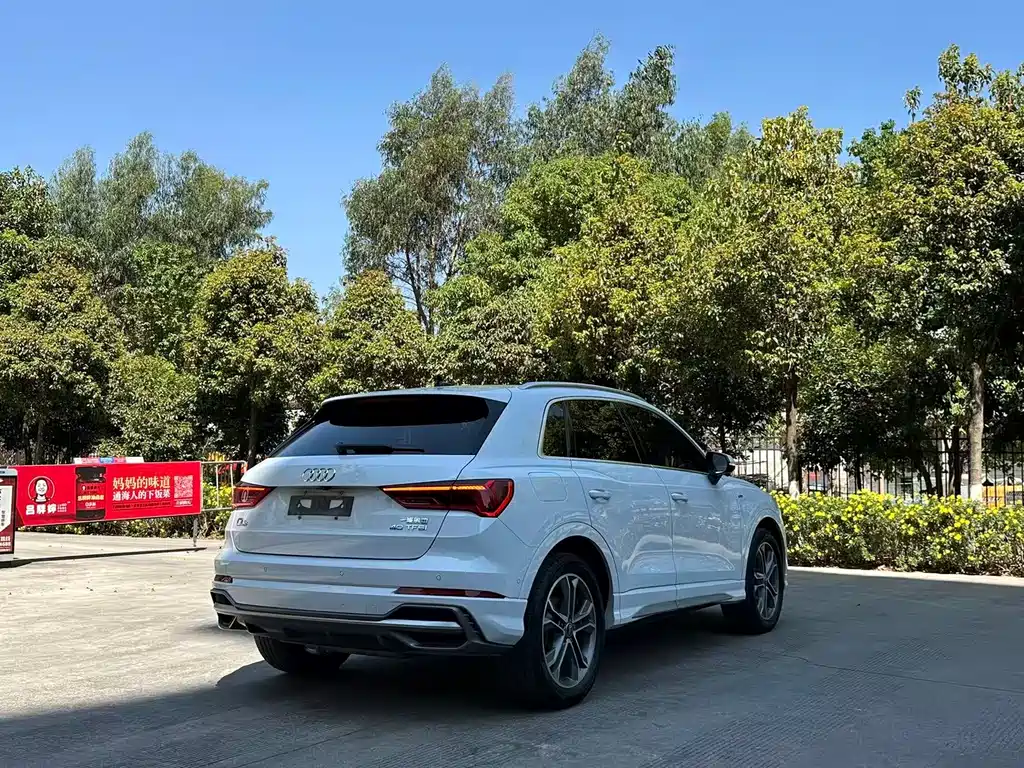 Audi Q3 2022 40 TFSI Fashionable and Dynamic купить на сайте DeffCars