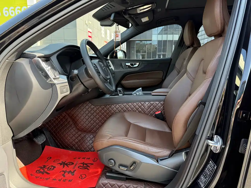Volvo XC60 2023 B5 four-wheel drive Zhiyi Luxury Edition купить на сайте DeffCars