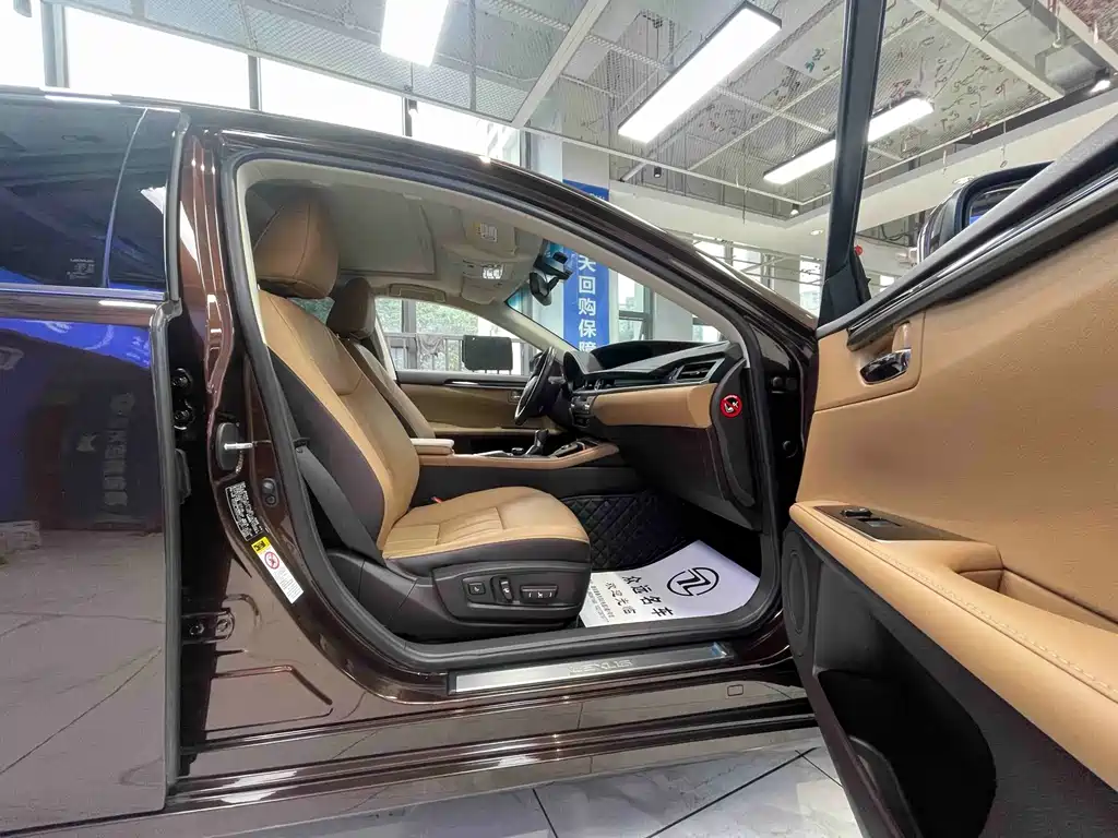 Lexus ES 2015 200 Comfort Edition купить на сайте DeffCars