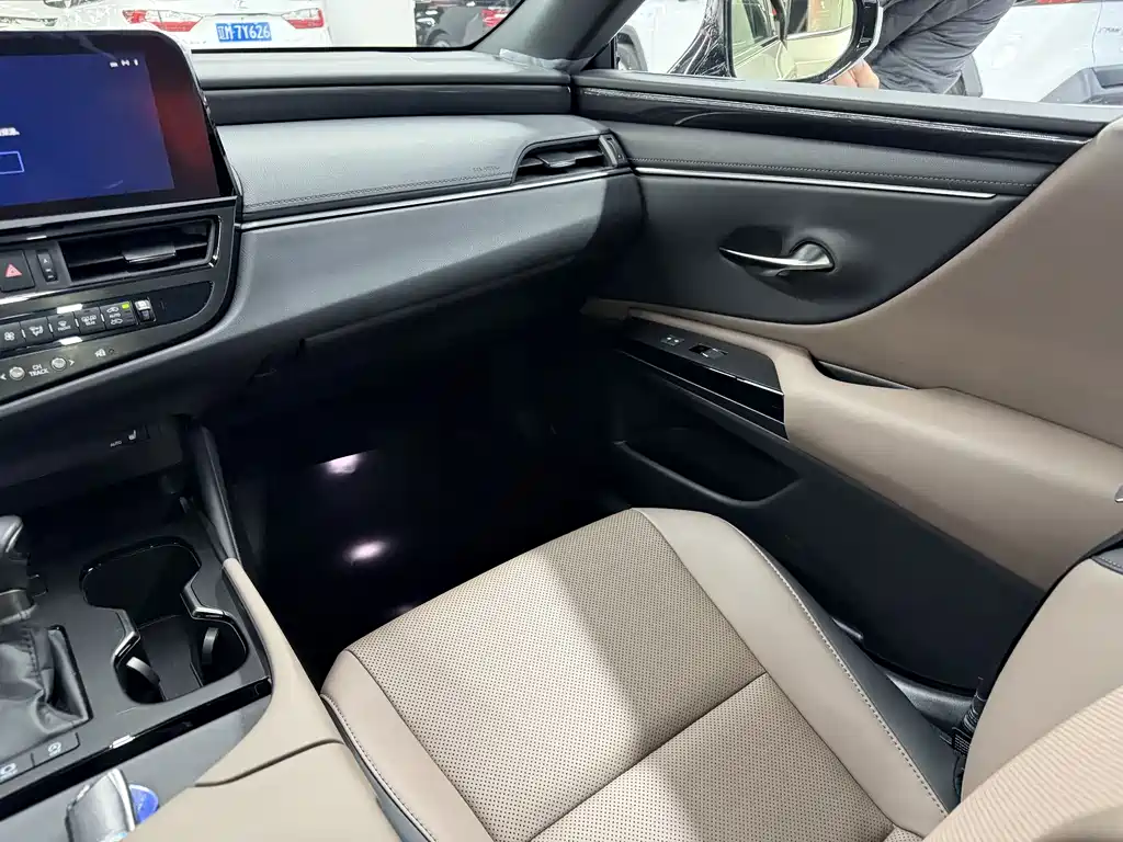 Lexus ES 2023 200 Excellence Edition купить на сайте DeffCars