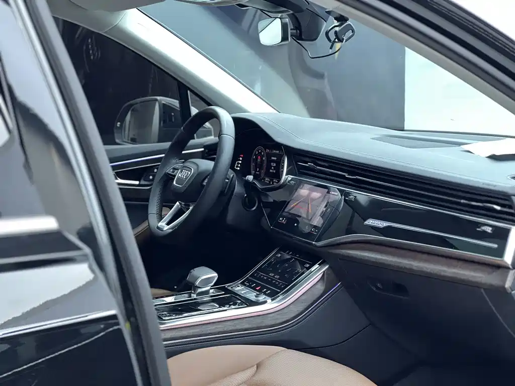 Audi Q7 2023 45 TFSI quattro S line sports купить на сайте DeffCars