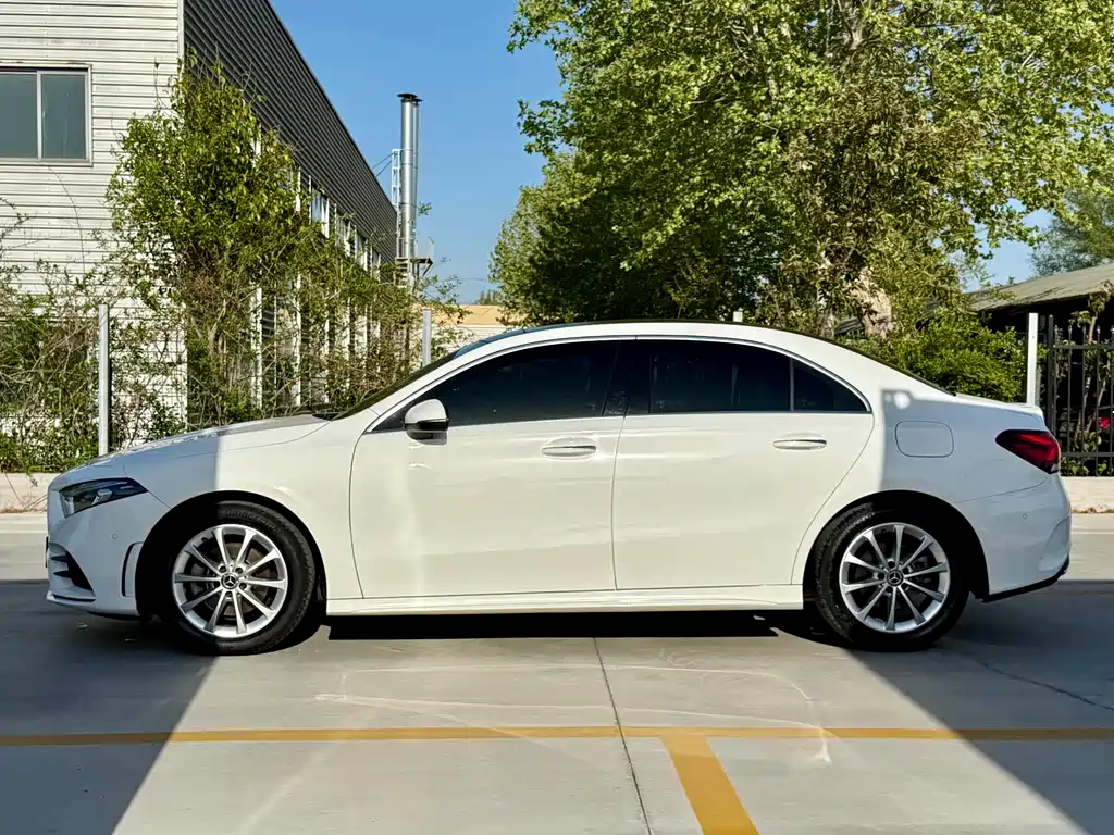 Mercedes-Benz A-Class 2022 A 200 L Sports Sedan Dynamic Type купить на сайте DeffCars