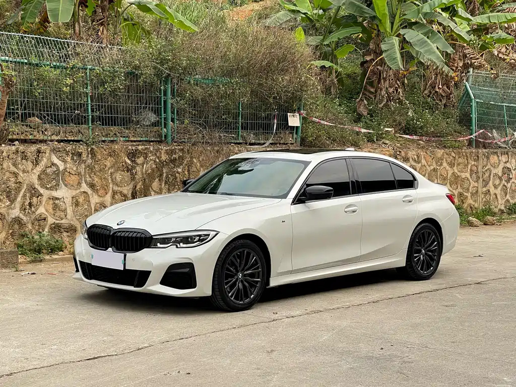 BMW 3 Series 2025 330Li M Sports Night Package купить на сайте DeffCars