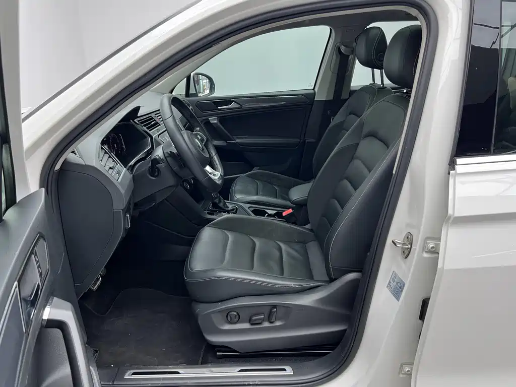 Tiguan L 2021 330TSI automatic two-wheel drive R-Line version купить на сайте DeffCars
