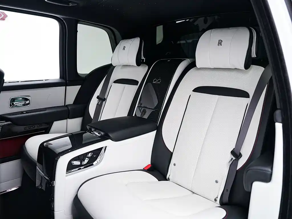 Cullinan 2020 Black Badge купить на сайте DeffCars