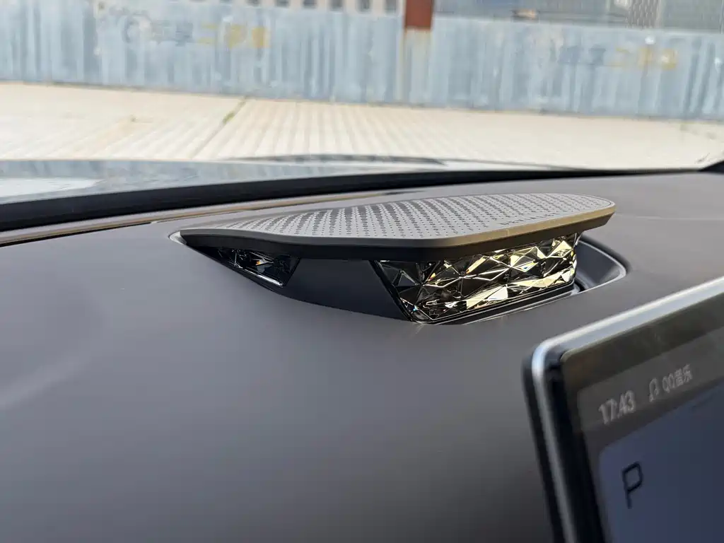 Denza N9 2025 Honor model купить на сайте DeffCars