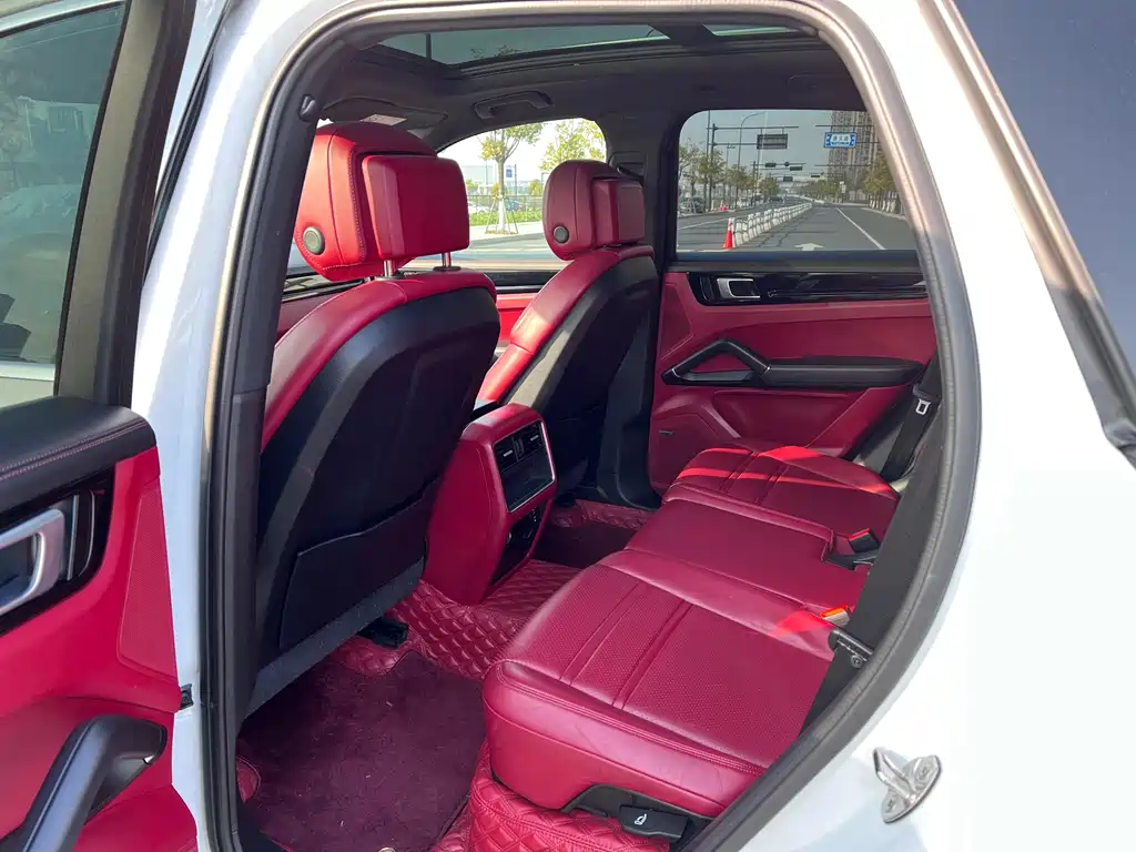 Cayenne New Energy 2022 Cayenne E-Hybrid 2.0T Platinum Edition купить на сайте DeffCars