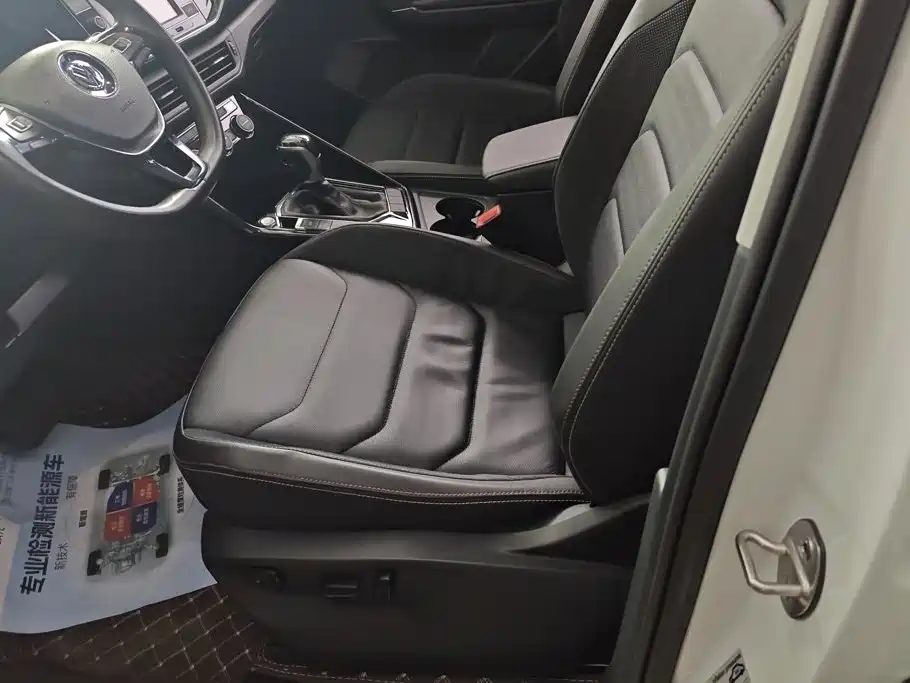 TYRON 2019 330TSI two-wheel drive luxury model, National VI купить на сайте DeffCars