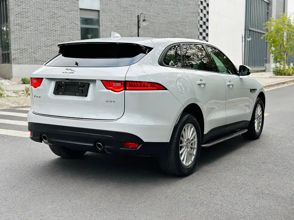 Jaguar F-PACE 2018 2.0T two-wheel drive urban exclusive edition купить на сайте DeffCars