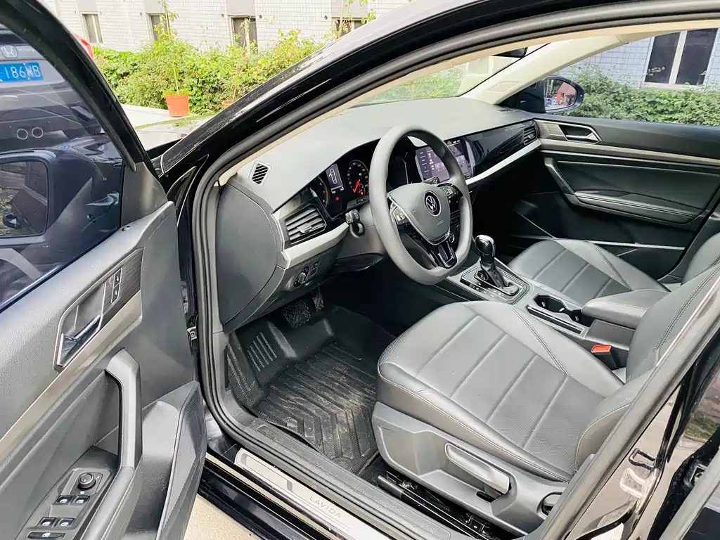 Lavida 2021 1.5L automatic comfort version купить на сайте DeffCars