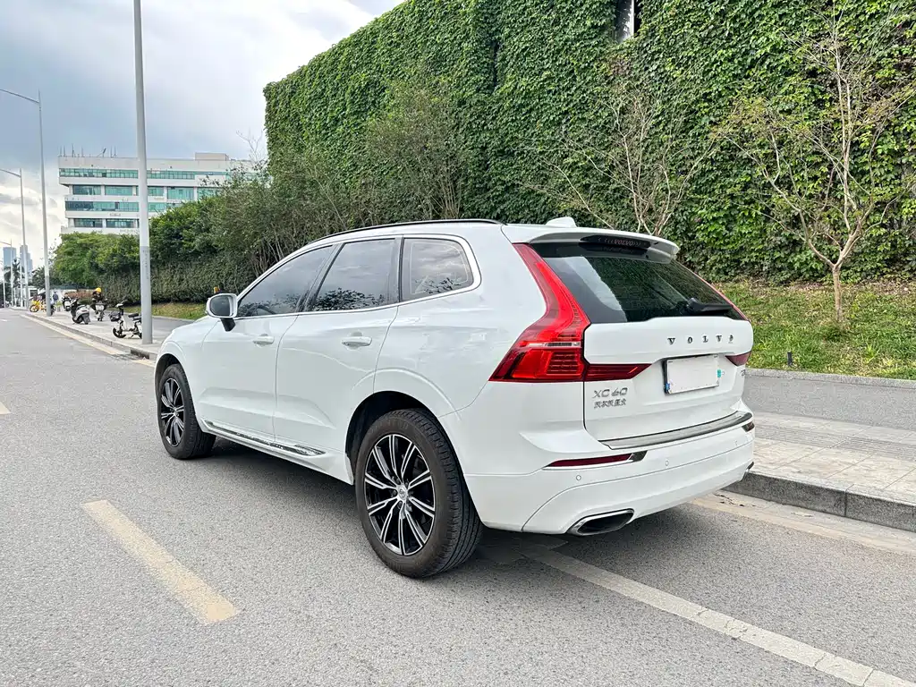 Volvo XC60 2020 T5 four-wheel drive Zhiyuan Deluxe Edition купить на сайте DeffCars