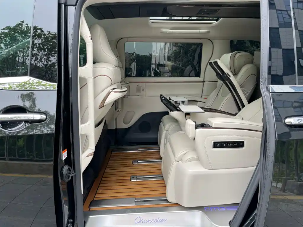 Lexus LM 2023 500h six-seater premium version купить на сайте DeffCars