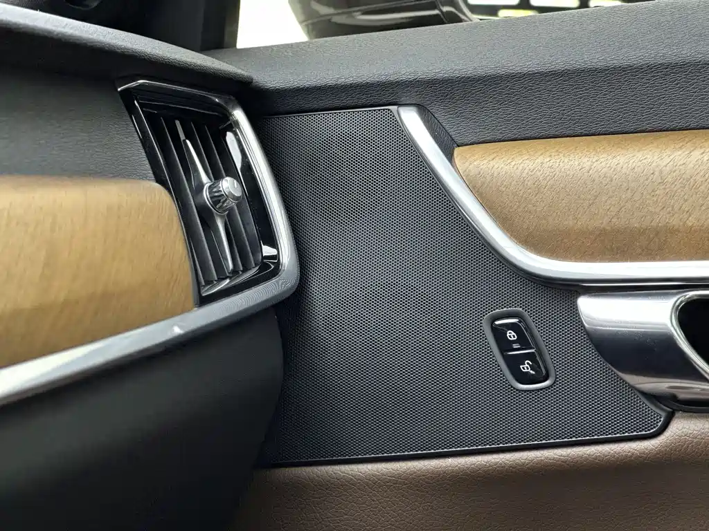 Volvo S90 2021 B5 Zhiyi Luxury Edition купить на сайте DeffCars