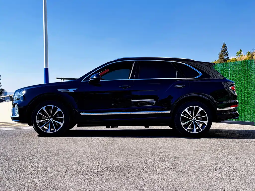Bentayga 2021 4.0T V8 купить на сайте DeffCars