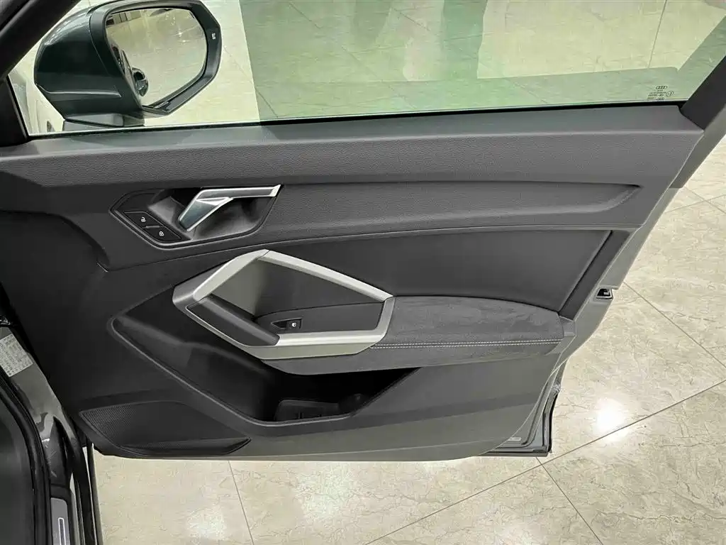 Audi Q3 2022 35 TFSI Fashionable and Dynamic купить на сайте DeffCars