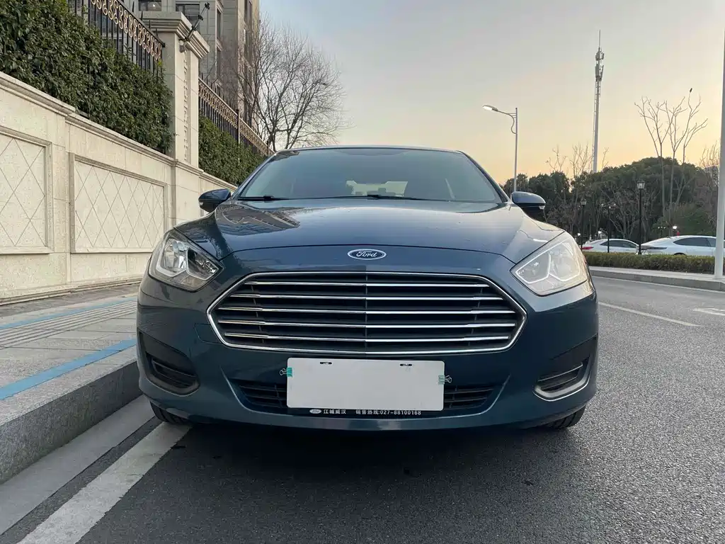 Escort 2019 facelift 1.5L automatic quality model (tire pressure monitoring) National VI купить на сайте DeffCars
