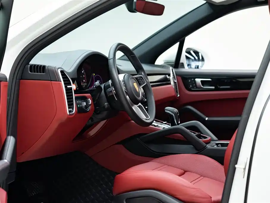 Cayenne New Energy 2021 Cayenne E-Hybrid 2.0T купить на сайте DeffCars