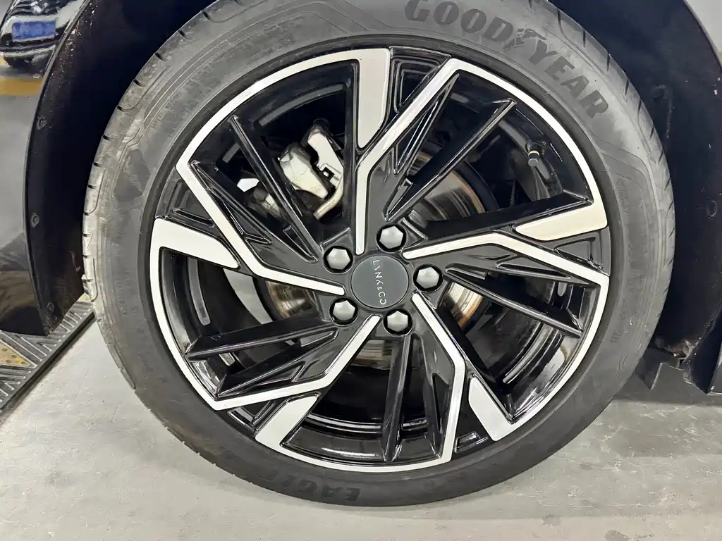 Lynk & Co 03 2023 2.0TD DCT Pro купить на сайте DeffCars