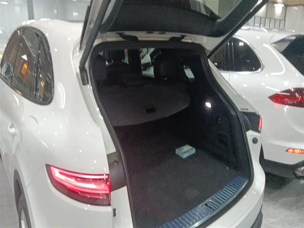 Cayenne New Energy 2021 Cayenne E-Hybrid 2.0T купить на сайте DeffCars