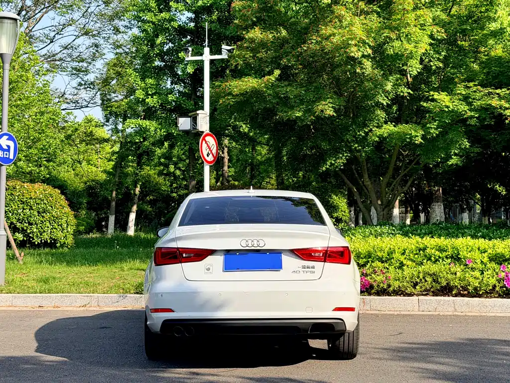 Audi A3 2016 Limousine 40 TFSI Fashion купить на сайте DeffCars