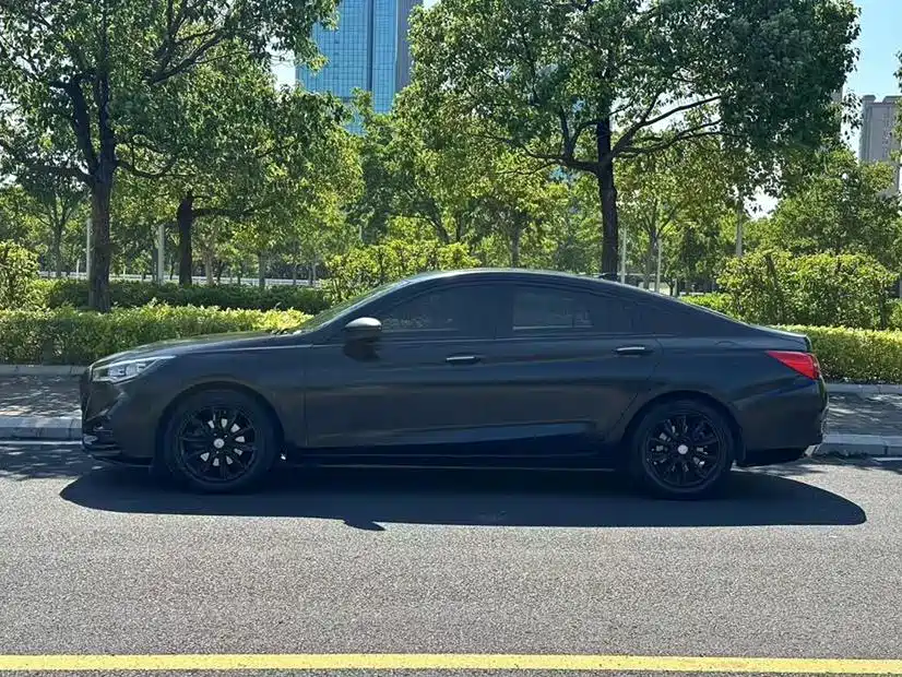 Hongqi H5 2018 30TD dynamic version купить на сайте DeffCars