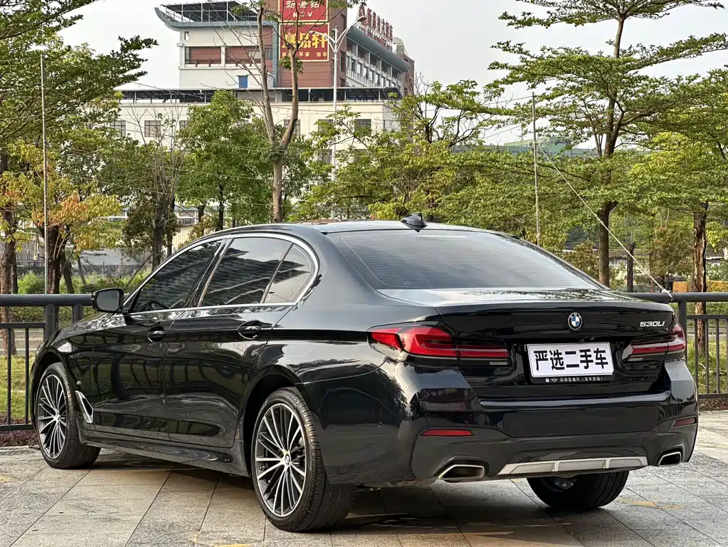 BMW 5 Series 2023 530Li Leading M Sports Package купить на сайте DeffCars